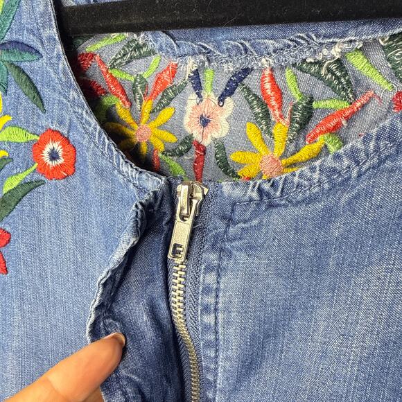 Chelsea & Theodore 3X Chambray‎ Floral Embroidered Ruffle Sleeve Full Zip Top - Picture 3 of 9